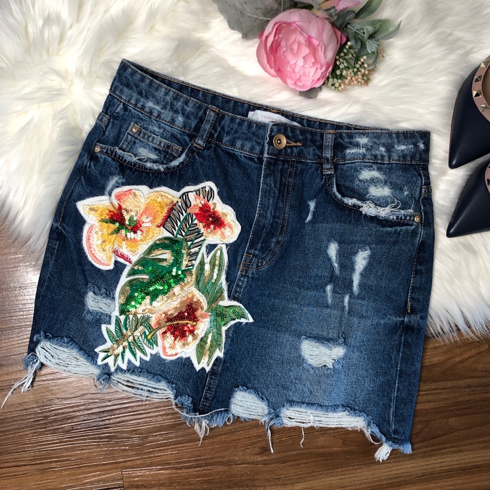 Zara Floral Patch Distressed Denim Skirt - Picture 2 of 4